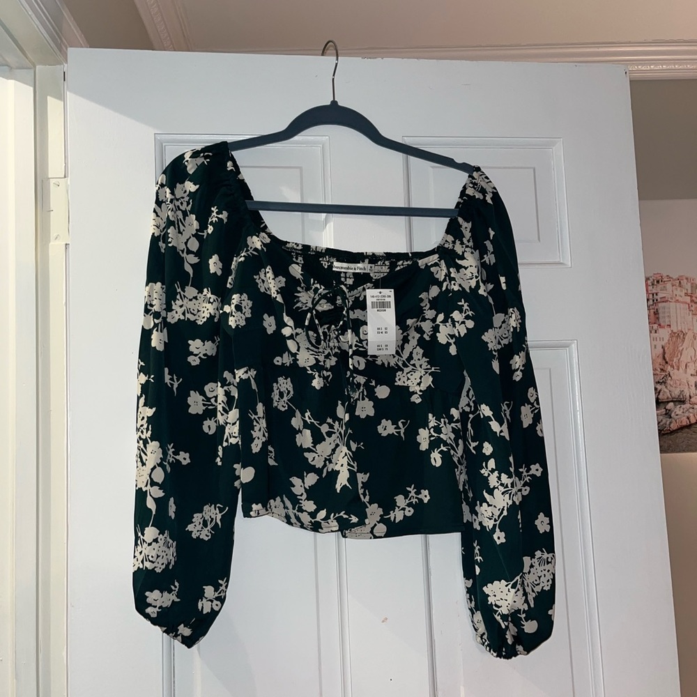 NWT Abercrombie Puff Sleeve Top